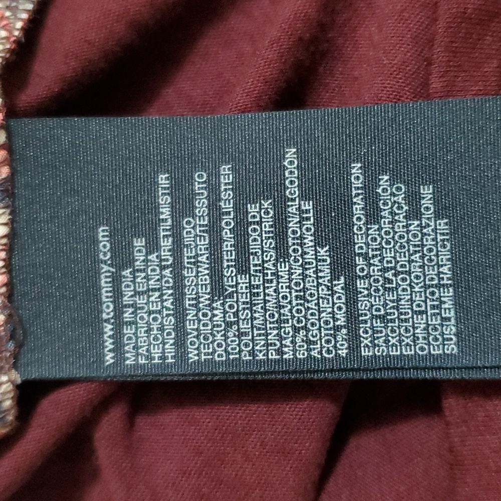 TH blouse - sz. M - Picture 9 of 9